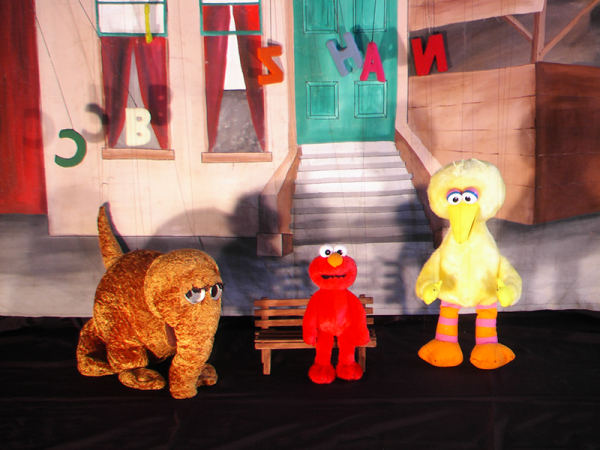funny-strings-marionette-show-1