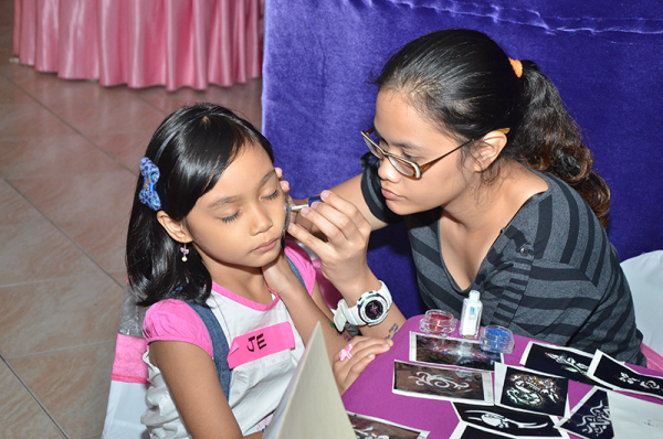 glitter-body-art-by-roppets-edutainment-production-inc-6 glitter-body-art-by-roppets-edutainment-production-inc-6